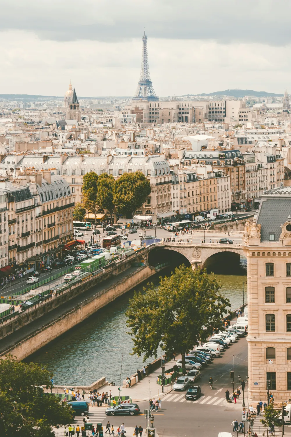 Vue de Paris sur la Tour Eiffel
